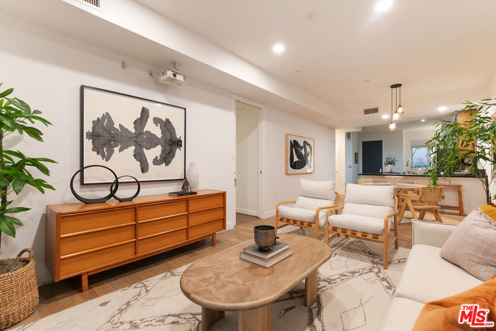 6001 Carlton Way 105