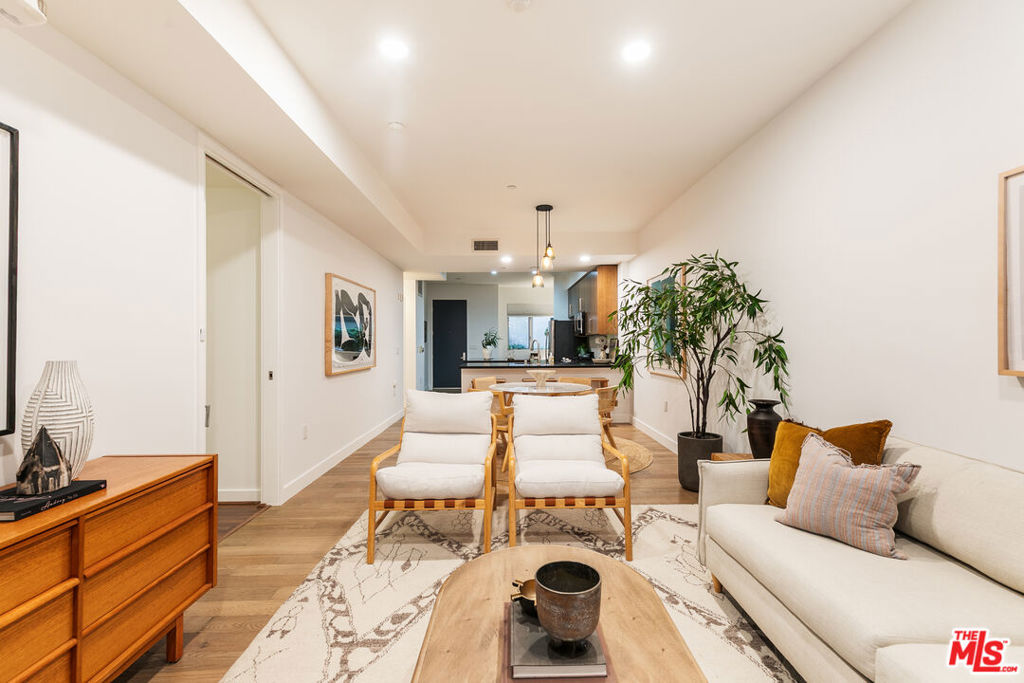 6001 Carlton Way 105