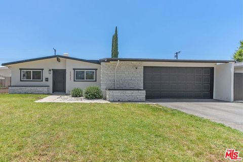 22922 Cantlay Street West Hills CA 91307