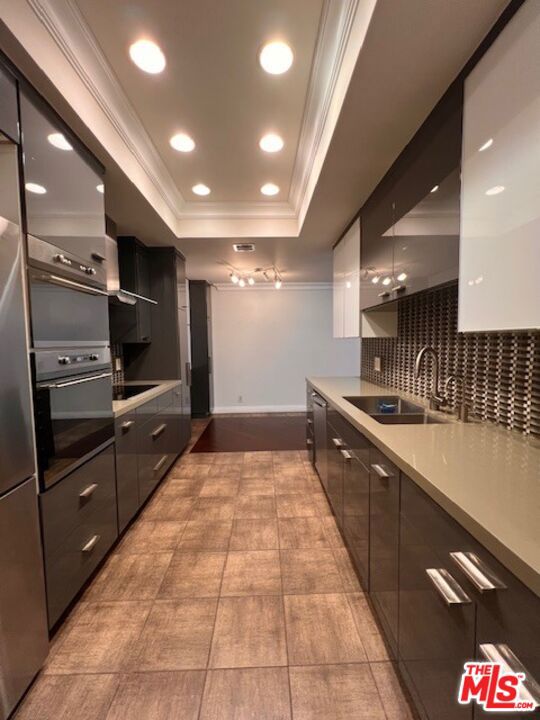 1880 Veteran Avenue 107