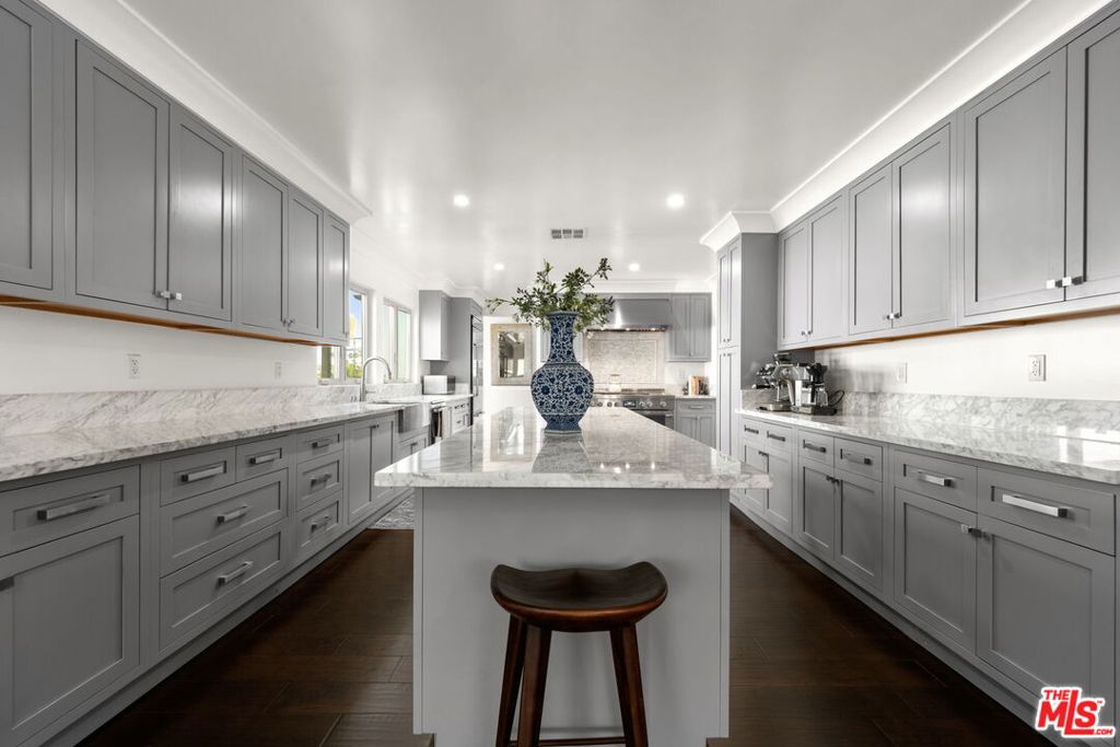 1940 N Western Avenue