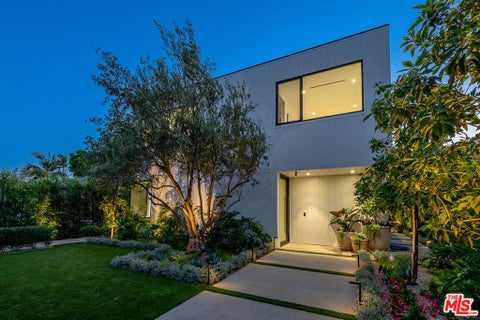 Photo of 2031 Glyndon Avenue, Venice, CA 90291 (MLS # 26989801)