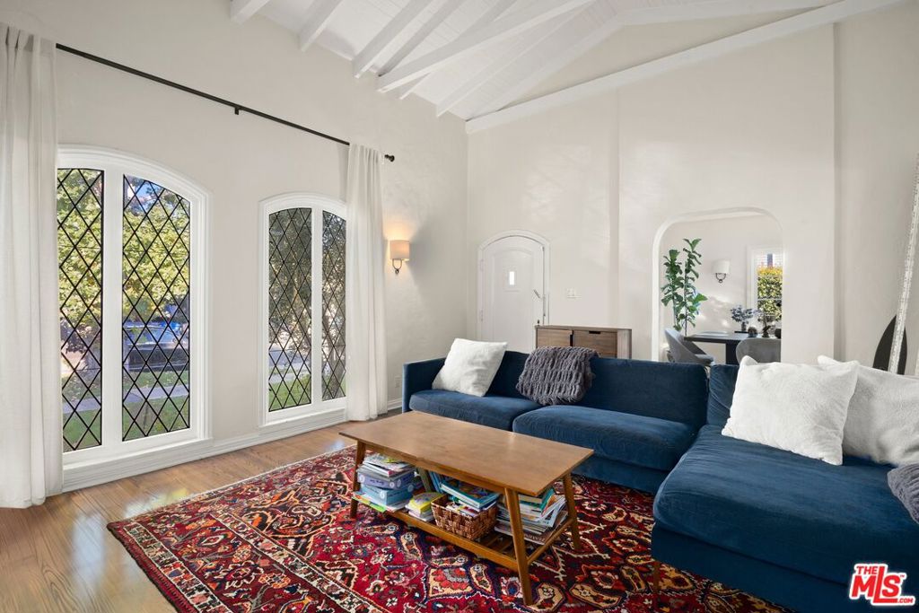 6502 - 6504 Commodore Sloat Drive