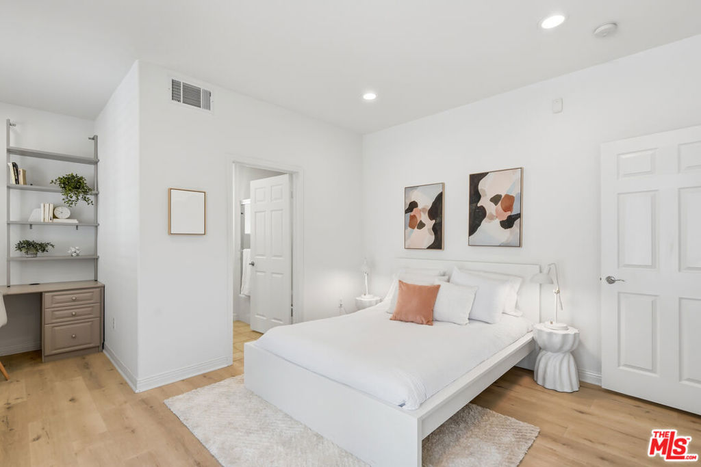 5856 Kiyot Way