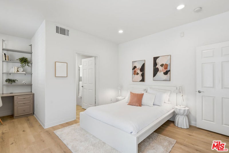 5856 Kiyot Way