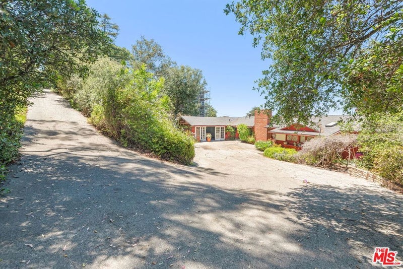 15739 Mulholland Place
