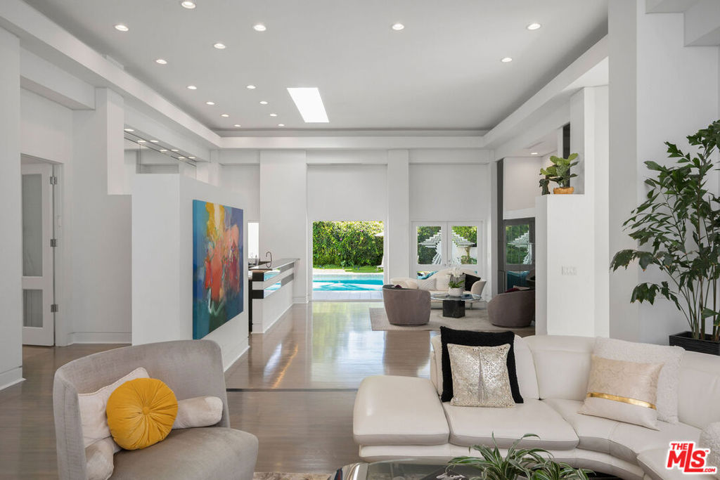 1166 San Ysidro Drive