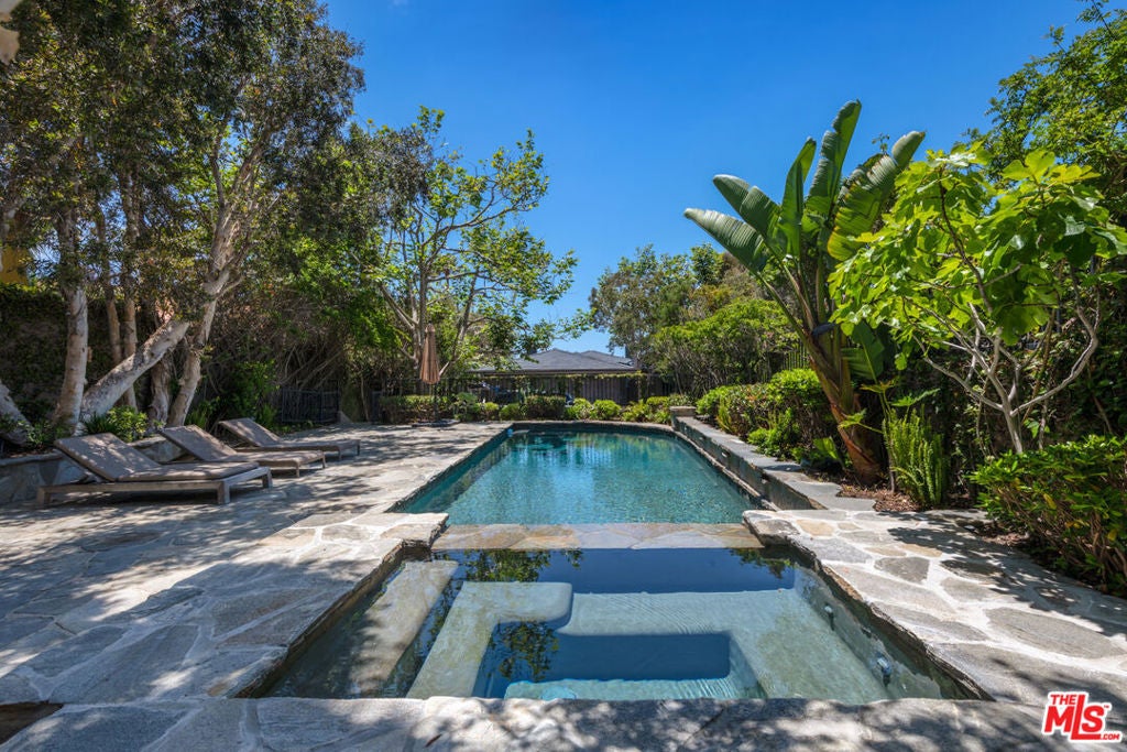 7089 Birdview Avenue