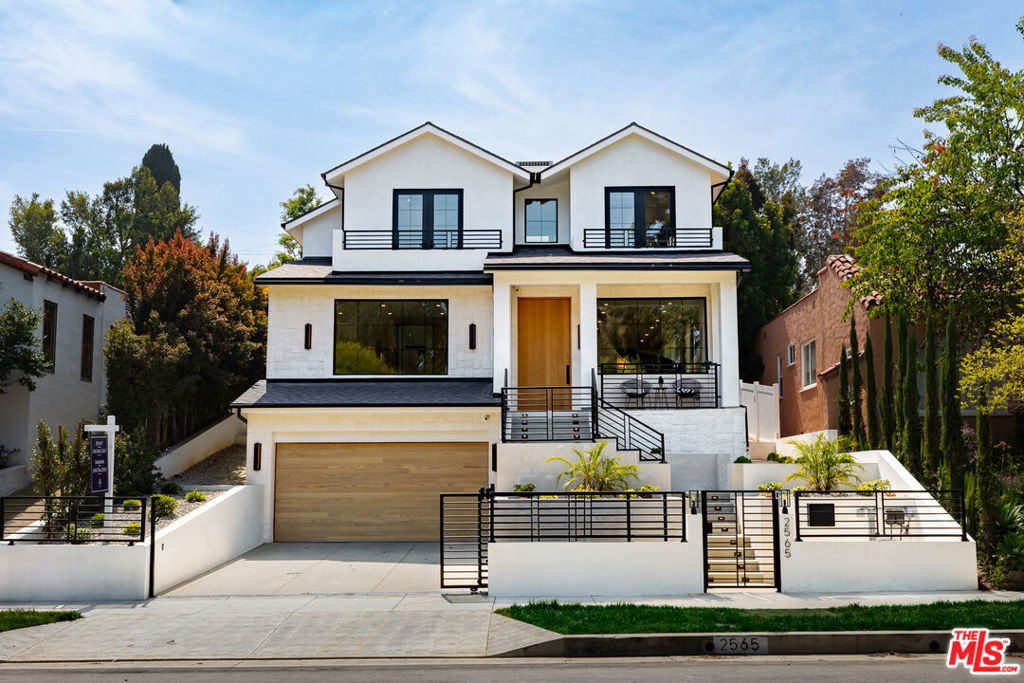Properties 2 2565 Patricia Avenue