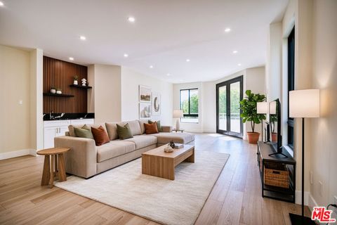13920 Moorpark Street 201 Sherman Oaks CA 91423