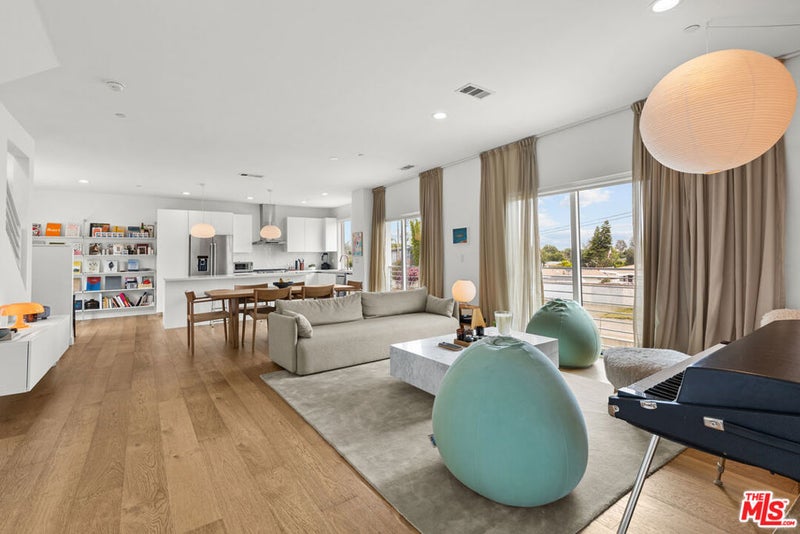 11724 Culver Boulevard 10
