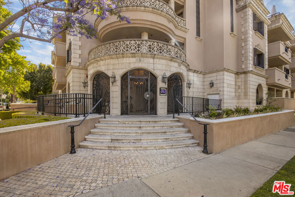 850 N Croft Avenue 103