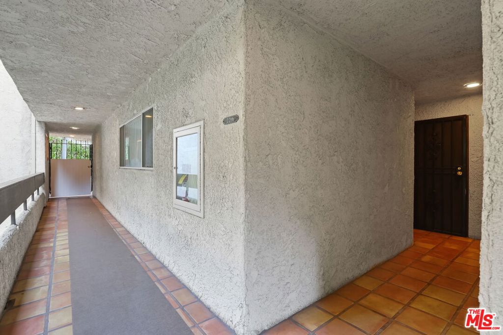 2700 Cahuenga Boulevard 2216