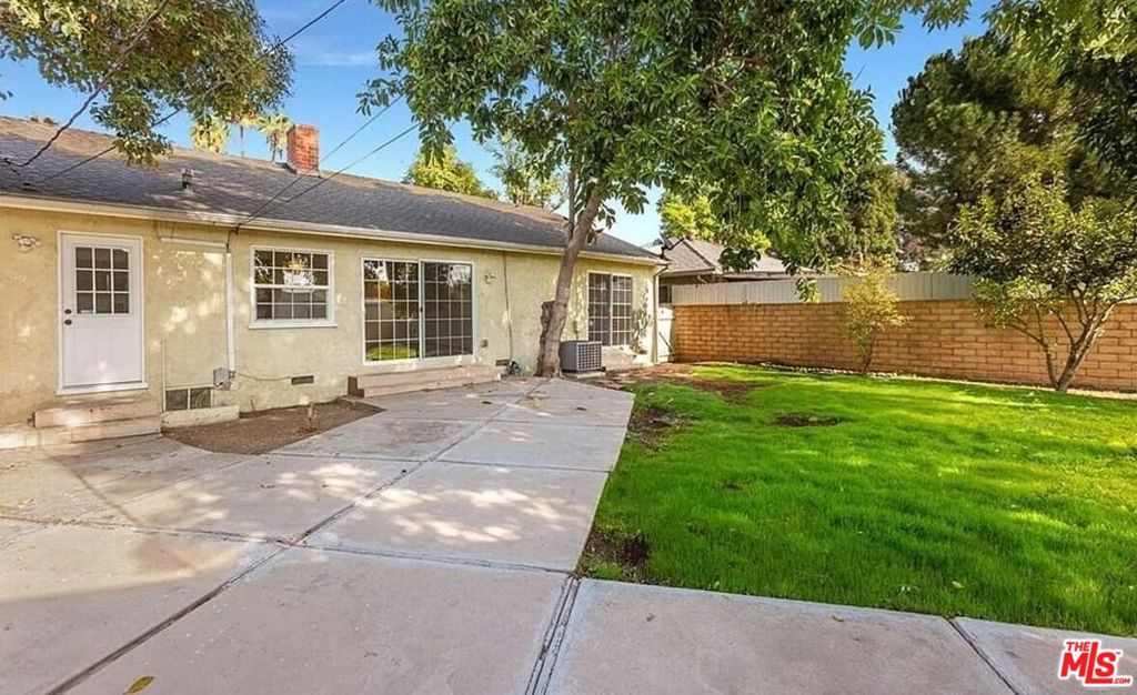 19604 Victory Boulevard
