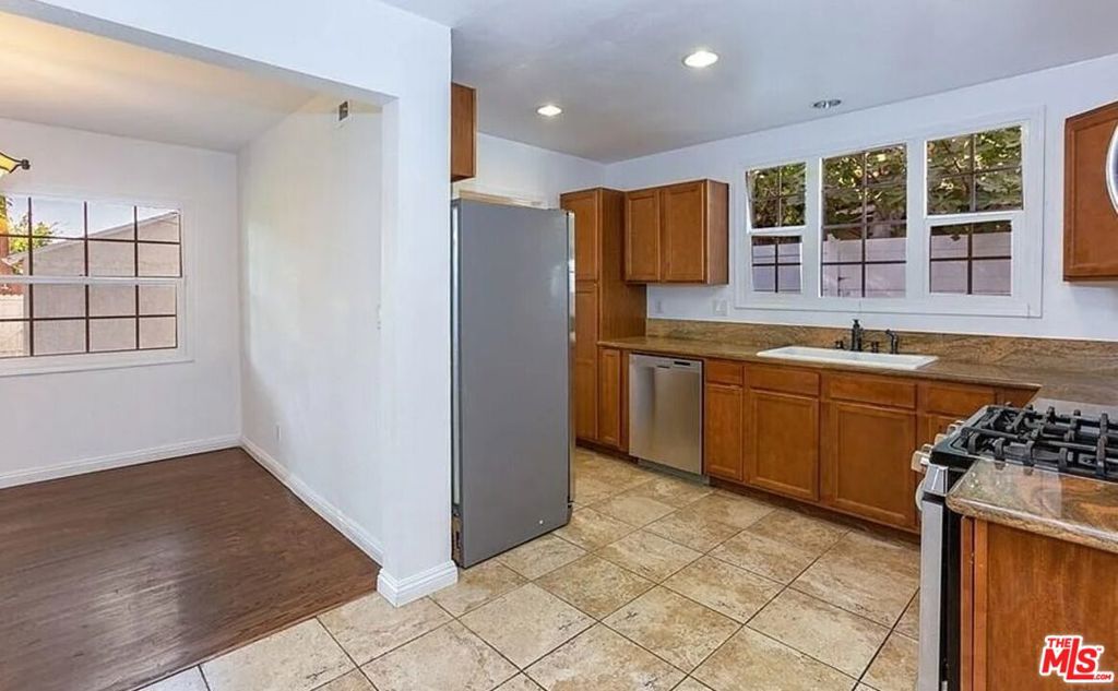 19604 Victory Boulevard