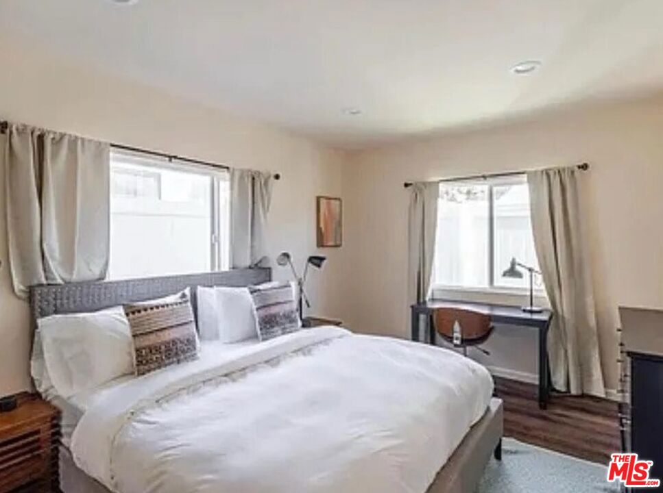 19604 Victory Boulevard