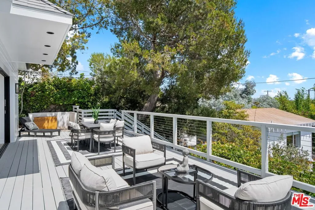 Los Angeles, California 90066, United States, 6 Bedrooms Bedrooms, ,5 BathroomsBathrooms,Residential,Active,154544