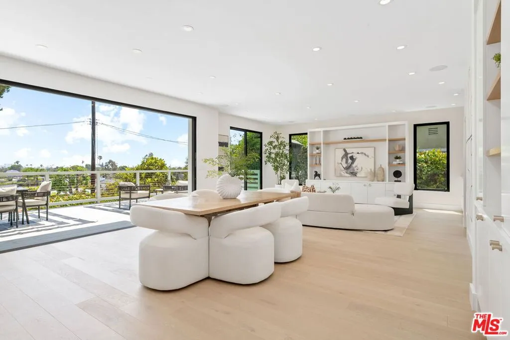 Los Angeles, California 90066, United States, 6 Bedrooms Bedrooms, ,5 BathroomsBathrooms,Residential,Active,154544