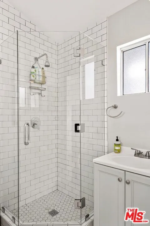 Los Angeles, California 90066, United States, 6 Bedrooms Bedrooms, ,5 BathroomsBathrooms,Residential,Active,154544