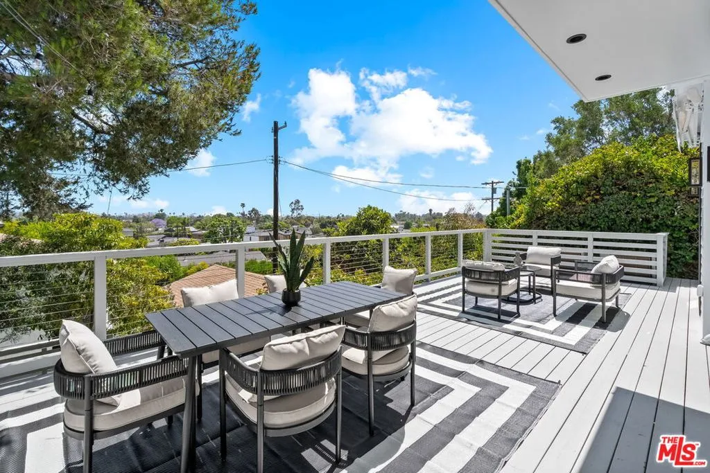 Los Angeles, California 90066, United States, 6 Bedrooms Bedrooms, ,5 BathroomsBathrooms,Residential,Active,154544