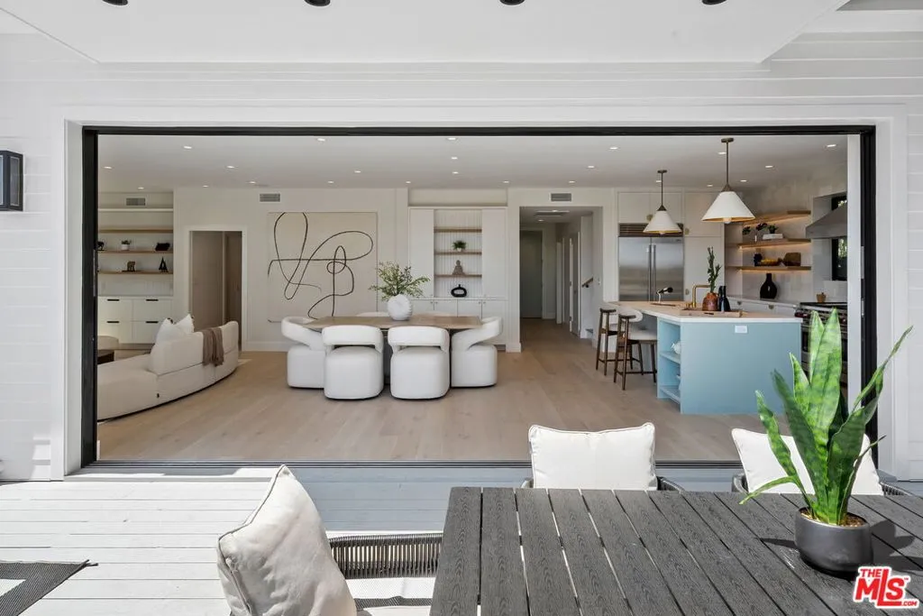 Los Angeles, California 90066, United States, 6 Bedrooms Bedrooms, ,5 BathroomsBathrooms,Residential,Active,154544