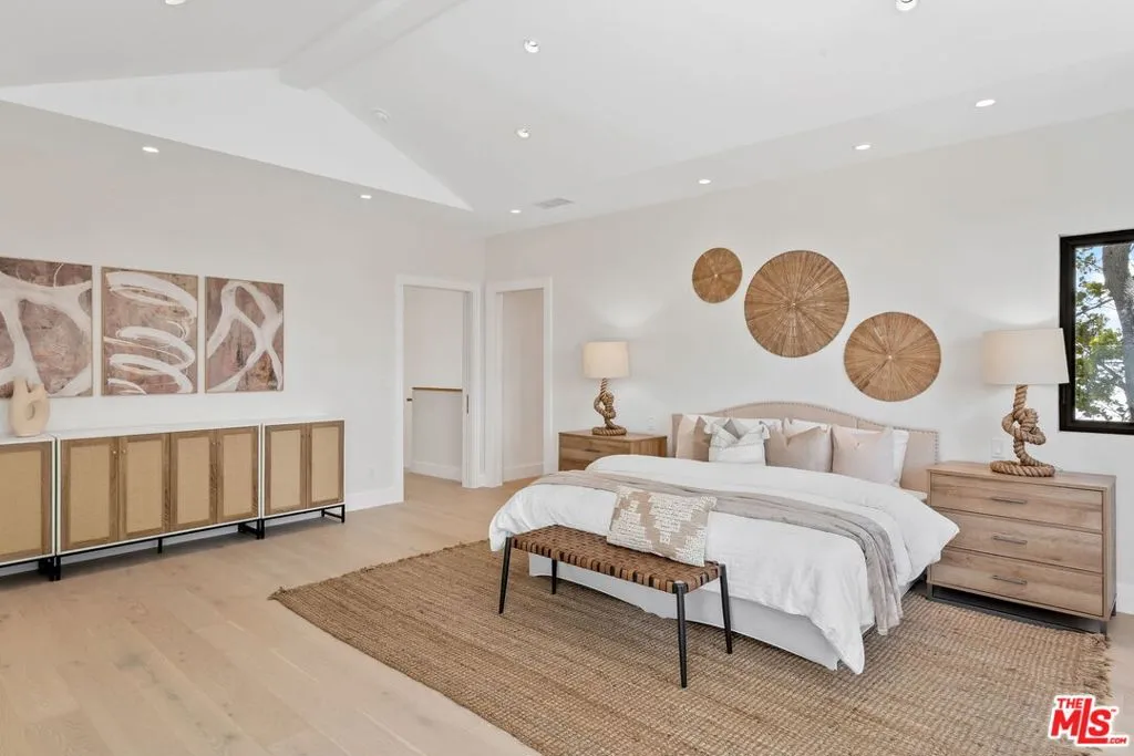 Los Angeles, California 90066, United States, 6 Bedrooms Bedrooms, ,5 BathroomsBathrooms,Residential,Active,154544