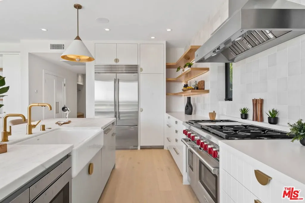 Los Angeles, California 90066, United States, 6 Bedrooms Bedrooms, ,5 BathroomsBathrooms,Residential,Active,154544