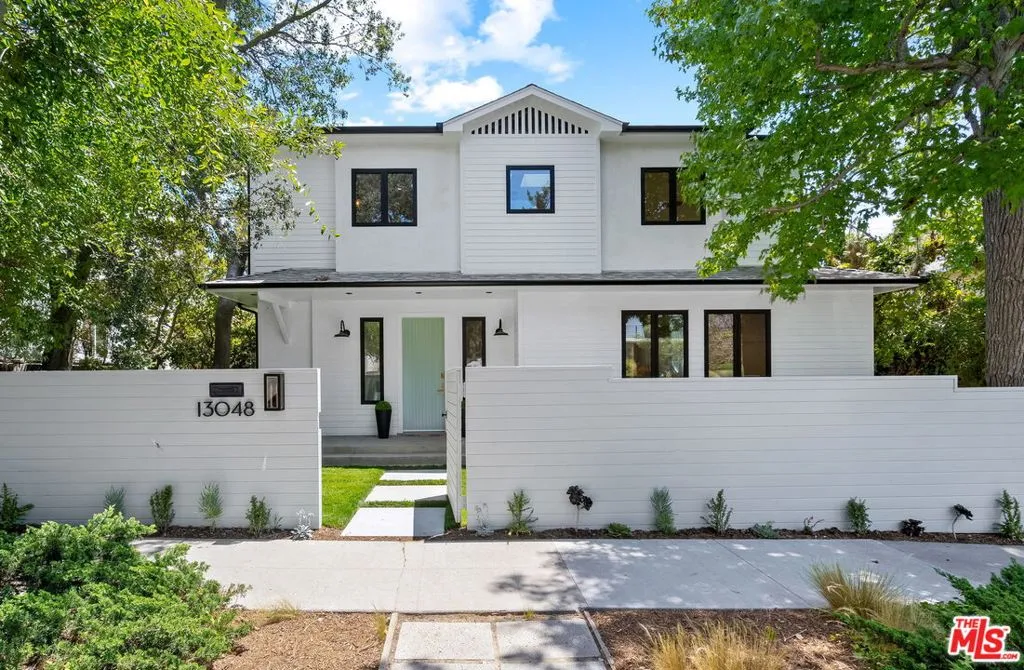 Los Angeles, California 90066, United States, 6 Bedrooms Bedrooms, ,5 BathroomsBathrooms,Residential,Active,154544 Los Angeles, California 90066, United States, 6 Bedrooms Bedrooms, ,5 BathroomsBathrooms,Residential,Active,154544