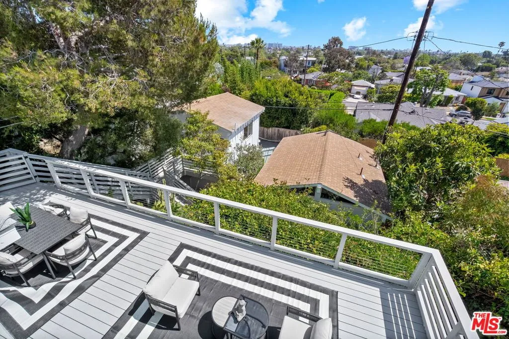 Los Angeles, California 90066, United States, 6 Bedrooms Bedrooms, ,5 BathroomsBathrooms,Residential,Active,154544