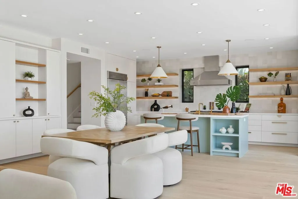 Los Angeles, California 90066, United States, 6 Bedrooms Bedrooms, ,5 BathroomsBathrooms,Residential,Active,154544