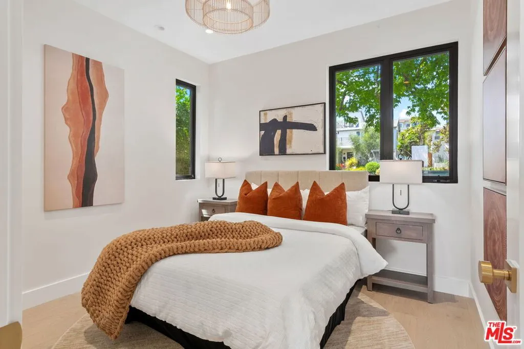 Los Angeles, California 90066, United States, 6 Bedrooms Bedrooms, ,5 BathroomsBathrooms,Residential,Active,154544