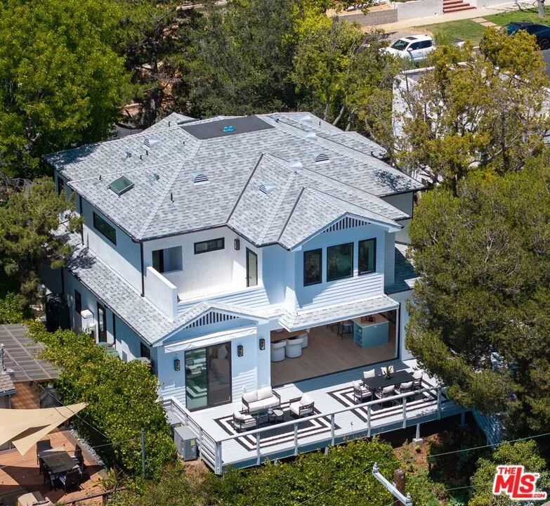 Los Angeles, California 90066, United States, 6 Bedrooms Bedrooms, ,5 BathroomsBathrooms,Residential,Active,154544