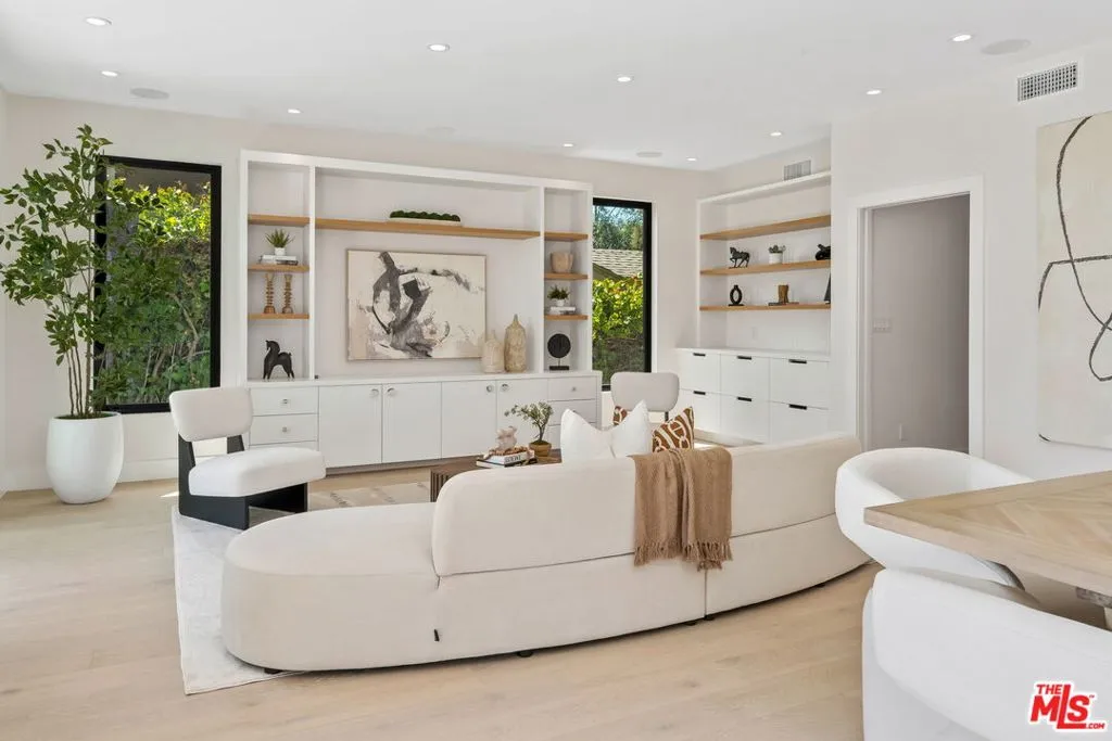 Los Angeles, California 90066, United States, 6 Bedrooms Bedrooms, ,5 BathroomsBathrooms,Residential,Active,154544