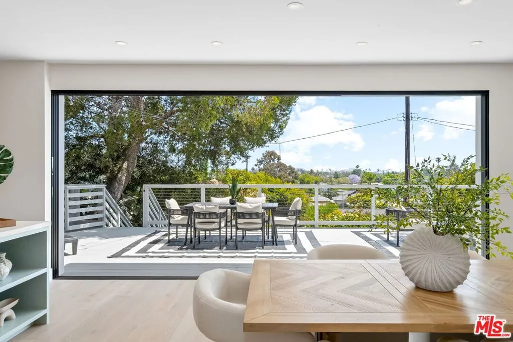 Los Angeles, California 90066, United States, 6 Bedrooms Bedrooms, ,5 BathroomsBathrooms,Residential,Active,154544