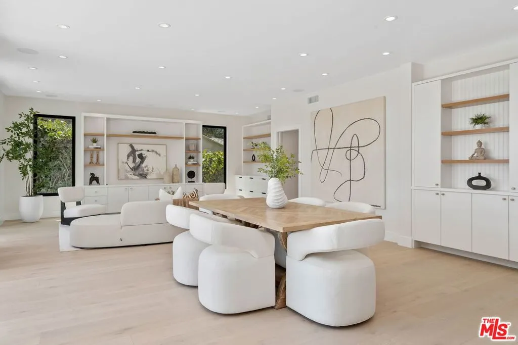 Los Angeles, California 90066, United States, 6 Bedrooms Bedrooms, ,5 BathroomsBathrooms,Residential,Active,154544