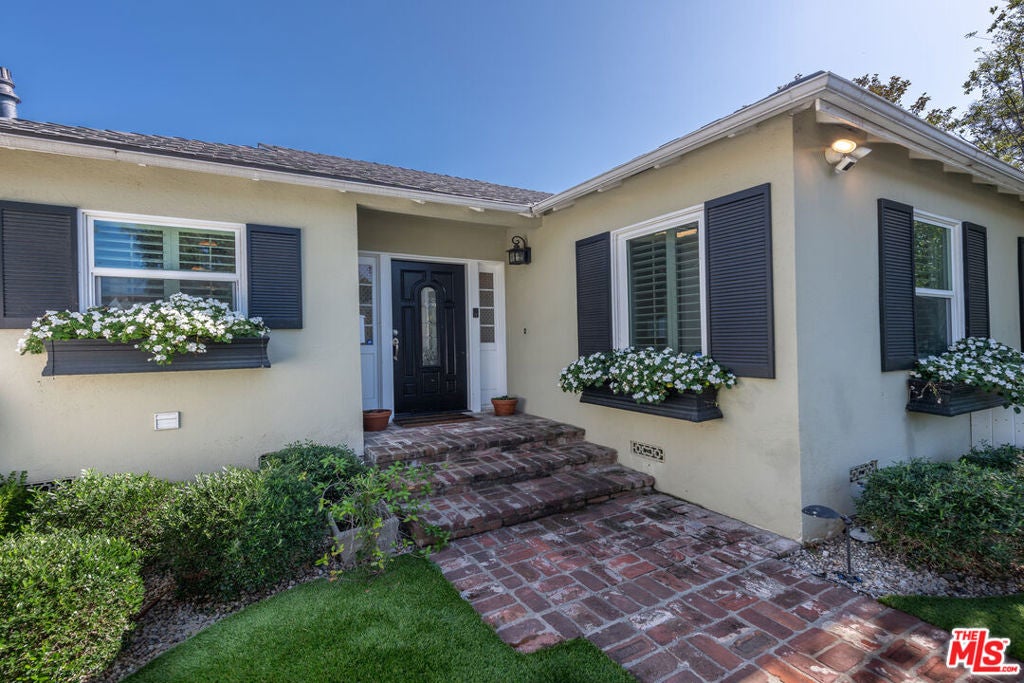 11350 Albata Street