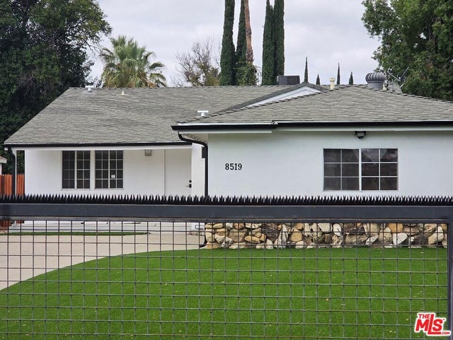 8519 Yolanda Avenue, Los Angeles