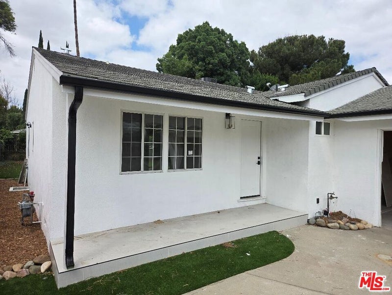 8519 Yolanda Avenue