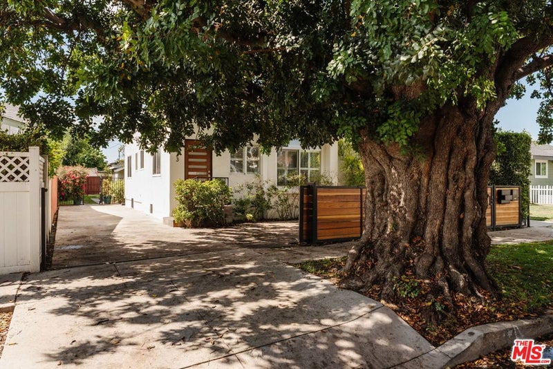 2223 Alsace Avenue