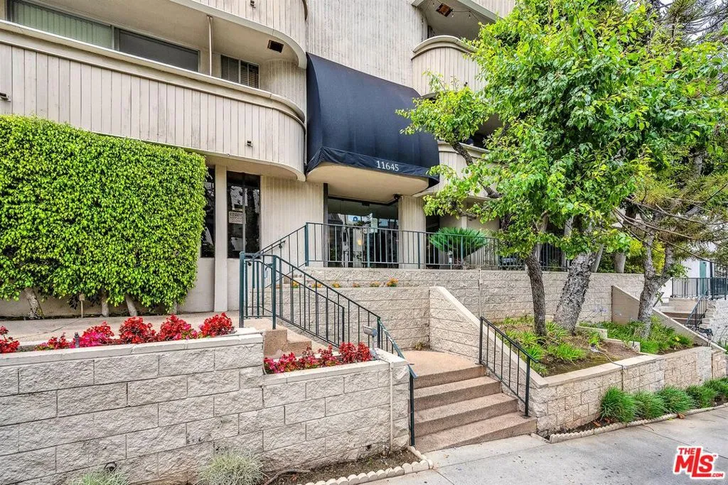 Los Angeles, California 90049, United States, 2 Bedrooms Bedrooms, ,1 BathroomBathrooms,Residential,Active,144395