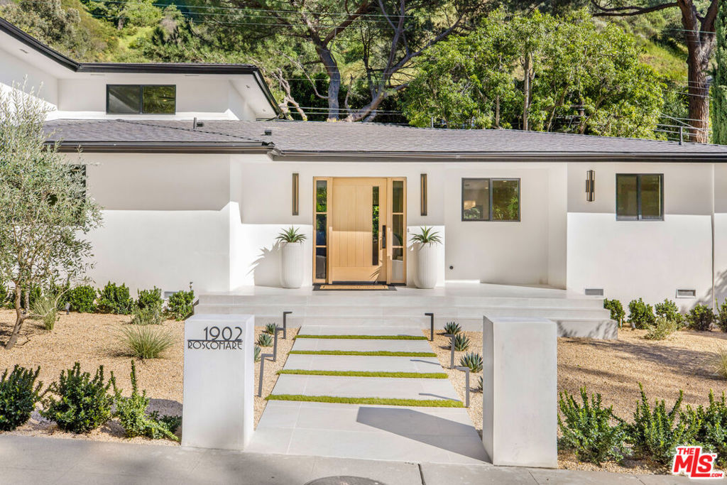 1902 Roscomare Road