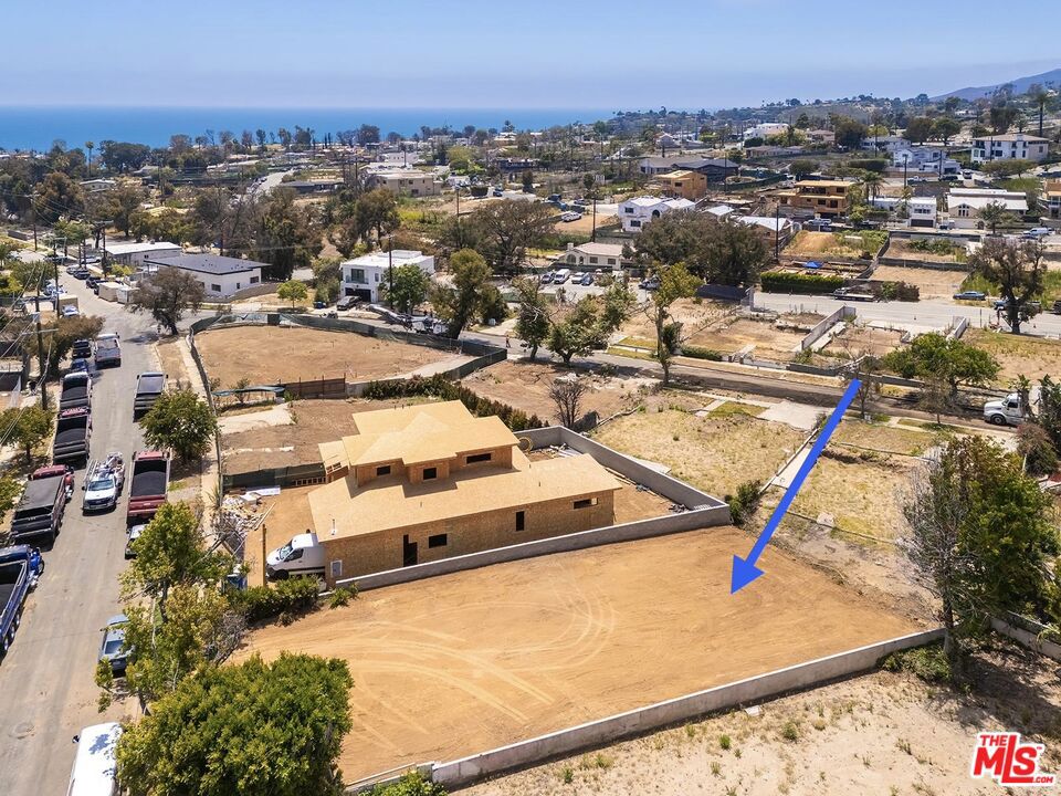 629 N Las Casas Avenue