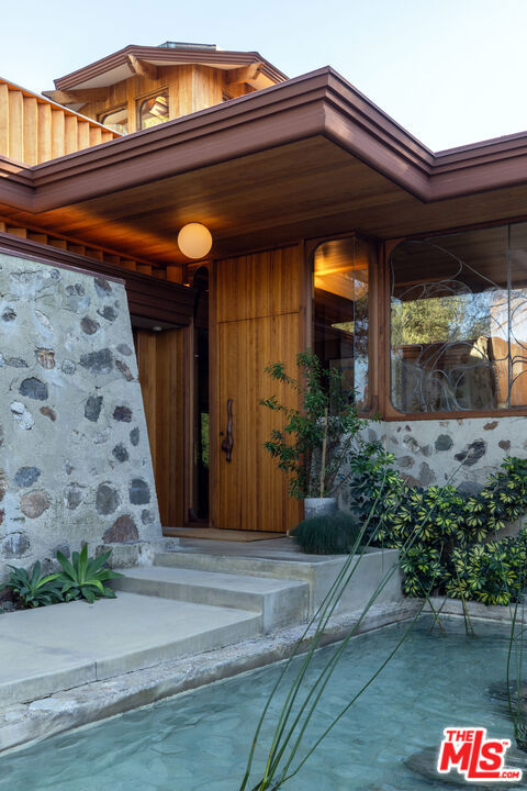 126 Summit Road