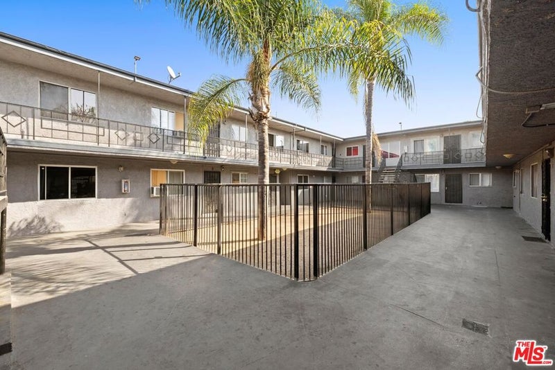 819 W Imperial Highway