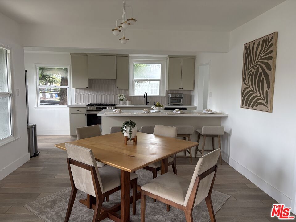 9402 S Van Ness Avenue