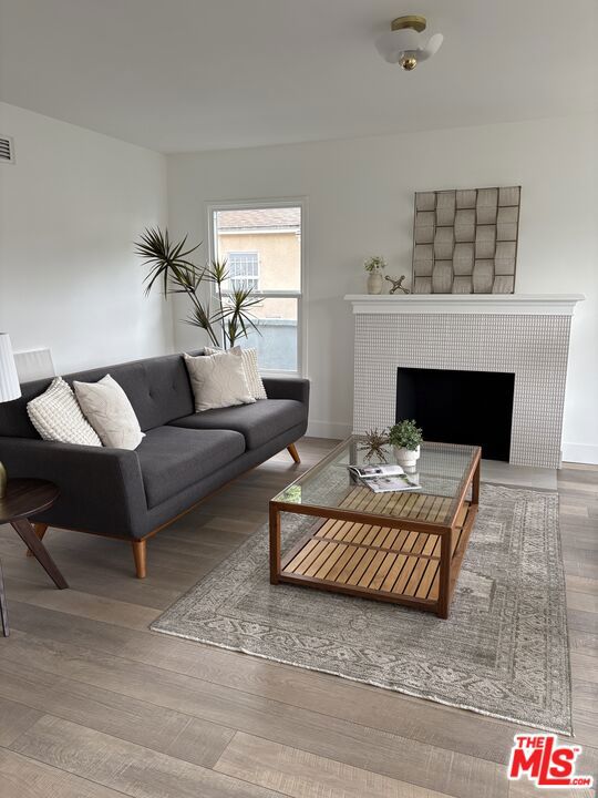 9402 S Van Ness Avenue