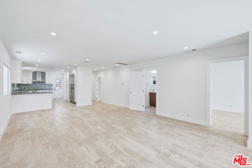 869 Warren Avenue
