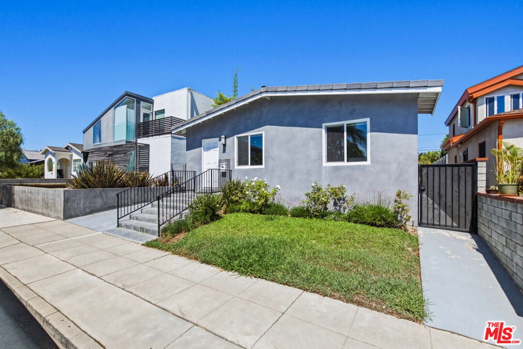 869 Warren Avenue