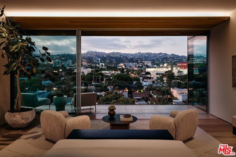 8899 Beverly Boulevard 6BE