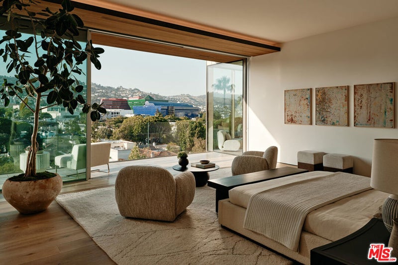 8899 Beverly Boulevard 6BE